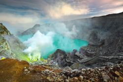 excdus:  Ijen Crater Jessy Eykendorp 