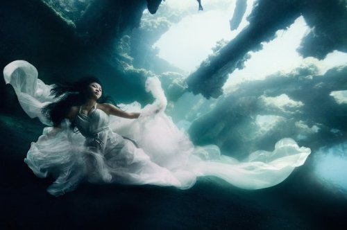 bobbycaputo:  Stunning Underwater Shipwreck Portraits Taken Off the Shores of Bali Montreal-based photographer Benjamin Von Wong, who wowed us with his shockingly creative photos of a man on fire, is no stranger to epic concepts and photo shoots. His