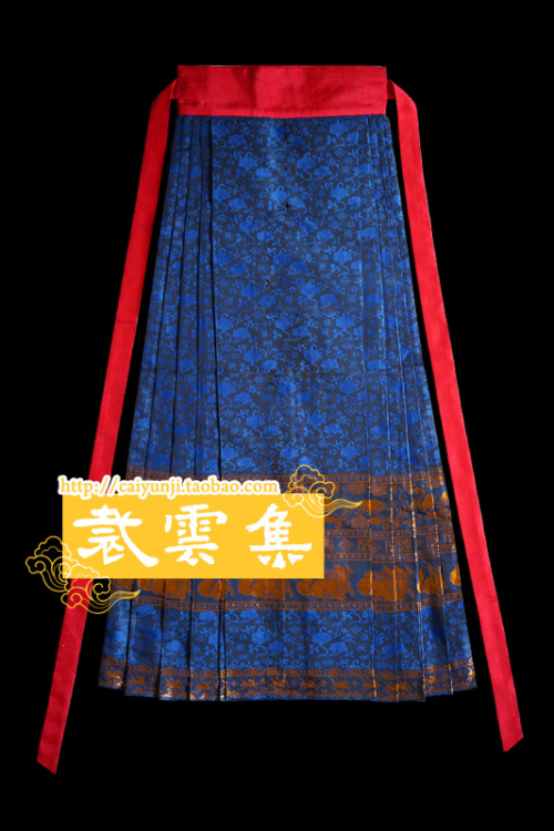 fouryearsofshades: 裁云集 brocade mamian skirt