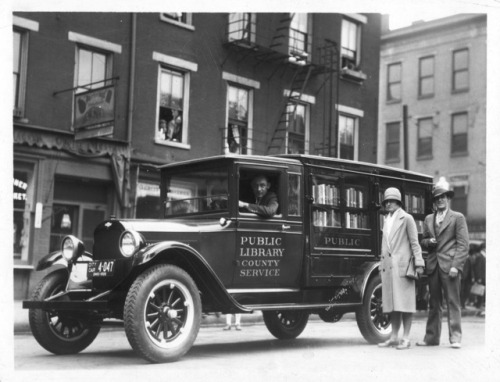 cincylibrary: “In 1927 the library initiated its ‘book wagon’ service, thereby exp