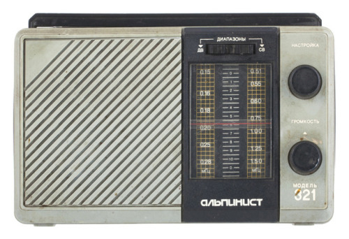 sovietpostcards:USSR-made portable radio receivers from 1960s and 1980s (via thngs)