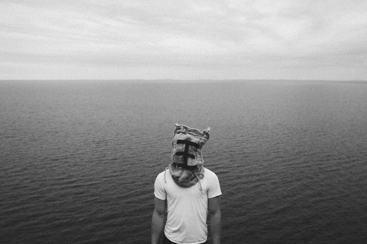 reflectionsband:  Why am I the only one with eyes as empty as the ocean?  