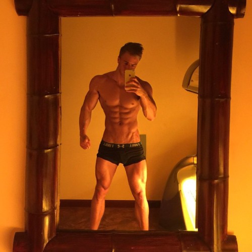 lumbrjax:  Instagram user @attilatothfitness http://ift.tt/1NimFRi 