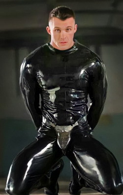 kawarubberdd:leatherclothingfetish:🖤🤪🖤