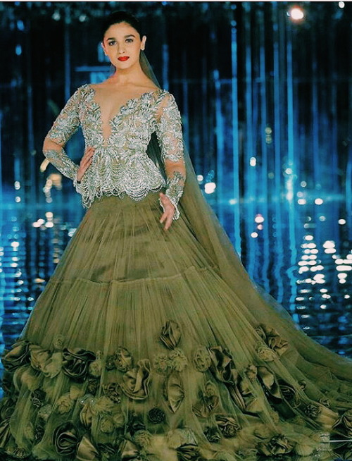 Ladies of Bollywood as Manish Malhotra showstoppers