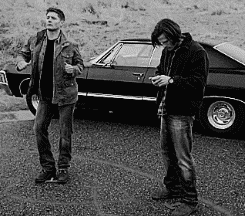 ohmysupernatural:  Jared trying to recreate the Supernatural Shake with his phone