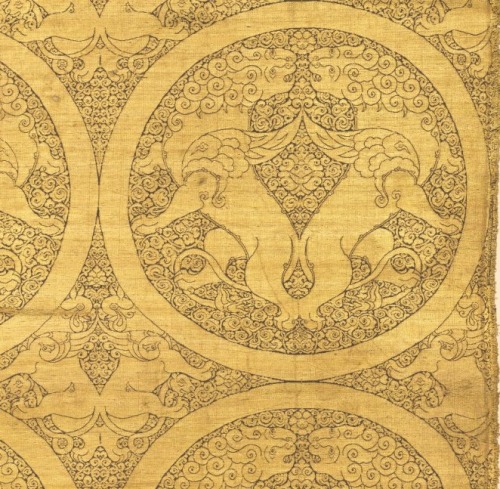 Cloth of gold (silk) patterned with winged lions and griffins, Central Asia, c. 1240 - 1260 AD (Ilkh