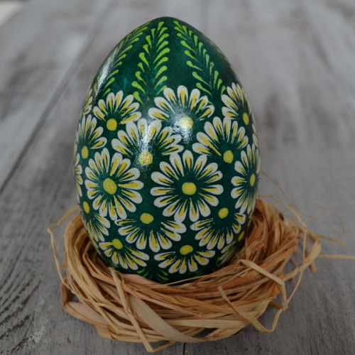 lamus-dworski: Various pisanki (Polish decorated Easter eggs).  The artist goes by a nickname F