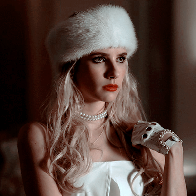 Lina💄  Scream queens, Chanel oberlin, Emma roberts