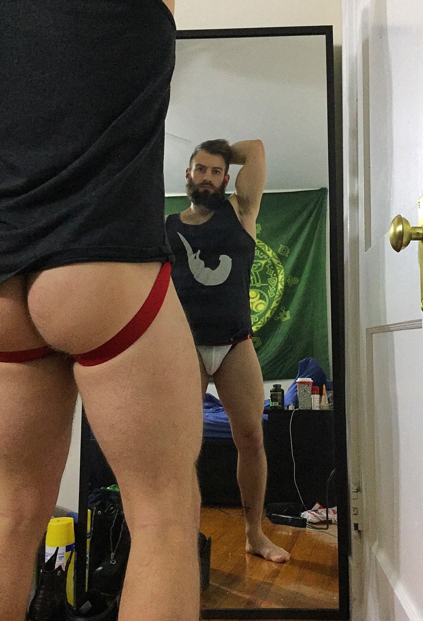 bravodelta9: I never got around to taking slutty pics in my @otterj tank until the