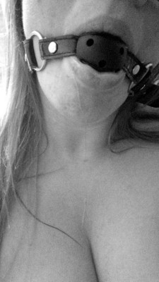 kinkyandslutty:  Gagged and drooling all