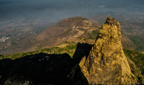 Kalavantin DurgEast of Mumbai, on the edge of the high plateau composed of basalts of the Deccan Tra