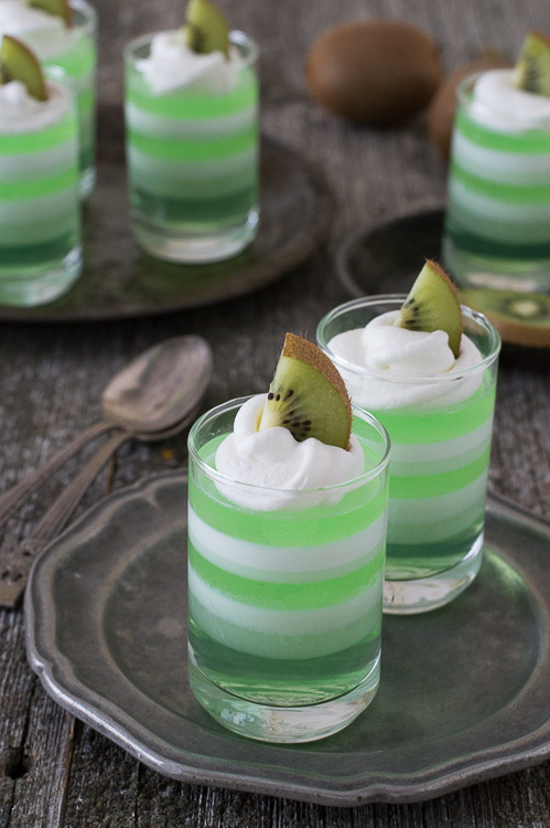 sweetoothgirl:Layered Melon Kiwi Jello Cups