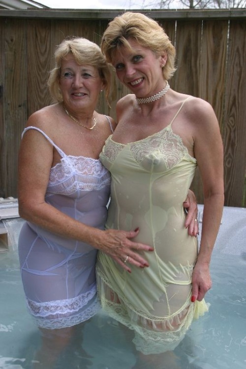 lickalicioushornymilfs:  More Sexy Naughty MILFs