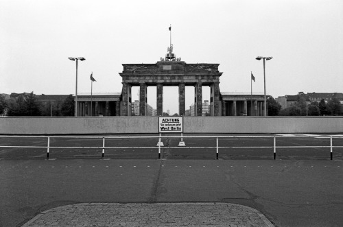 chrisjohndewitt:ACHTUNG Sie verlassen jetzt West-Berlin. September 1979.