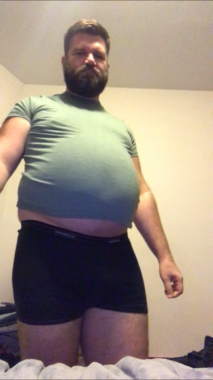 fatboybey:  #tummytuesday #ballbelly #me