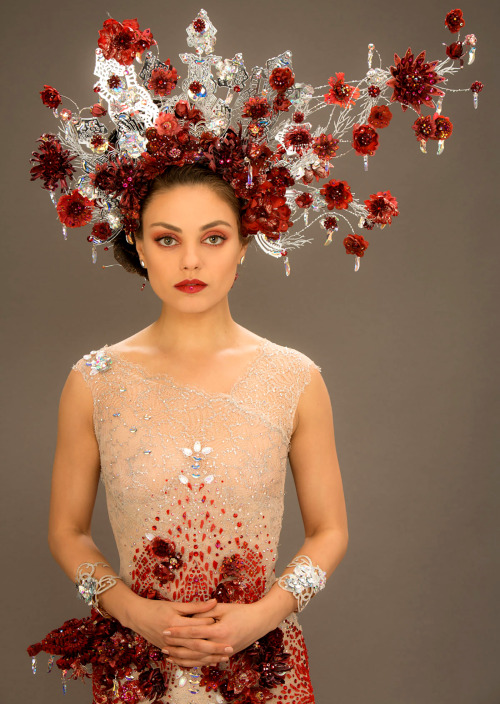 fashionandcostumes:Mila Kunis as Jupiter Jones in Jupiter Ascending (2015)Wow, I’m in love with this