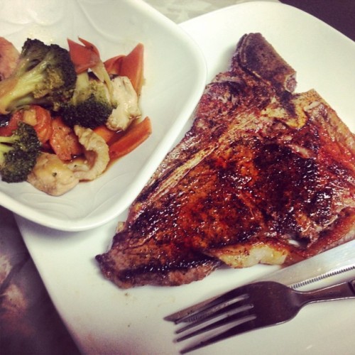 Dinna. Porterhouse steak, grilled medium with chicken &amp; broccoli salad. Getting ready to kick a