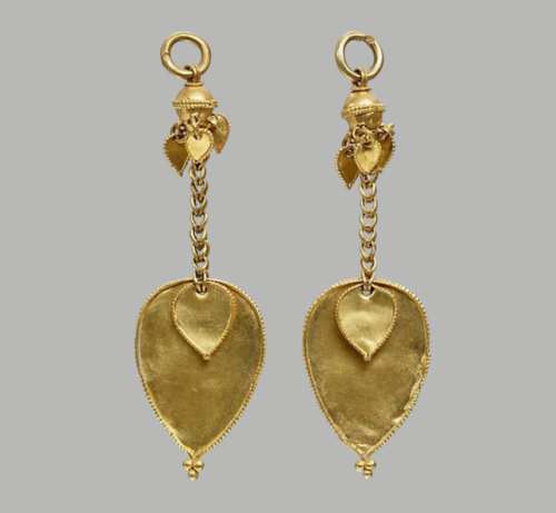 gemma-antiqua:Silla kingdom gold earrings, dated to the Three Kingdoms period (57 BCE to 668 CE). So