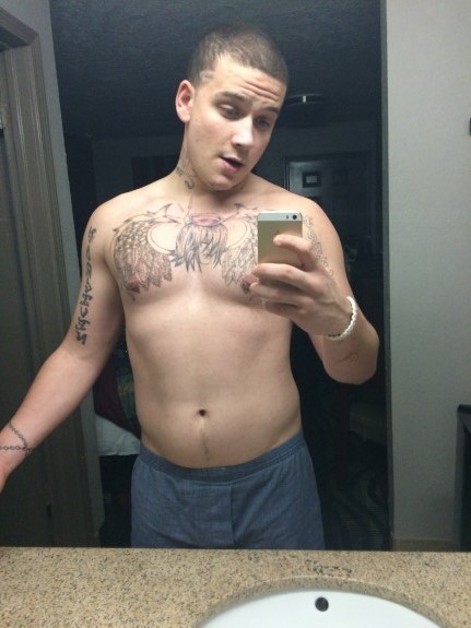 straightwhitethugs:  Yummy