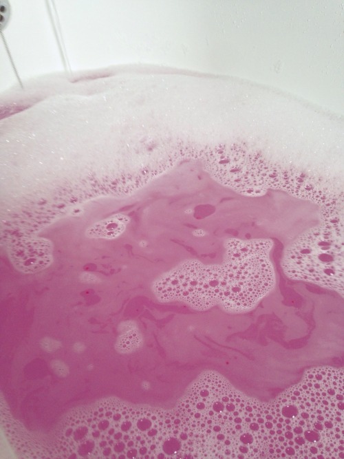 officiallushcosmetics: ‘The Comforter’ - bubble bar Credit @pastelfangs @n33dles