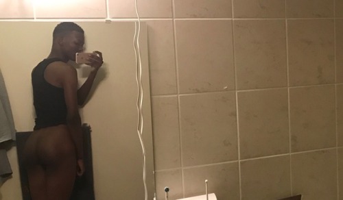 imdamianking:  The French have the most beautiful ass in the world  ? Black people !! ( Pic for my ass only🙋🏾‍♂️)