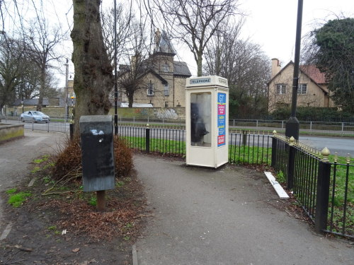 Telephone box, Princes Avenue, Hull