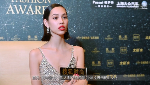  In other news, Mizuhara Kiko talked briefly about the SnK live action film at the Sohu Fashion Awards in China last month! You can access the full video here (It might load slow though), and my translation of that part is below.  Q: Tell us about your