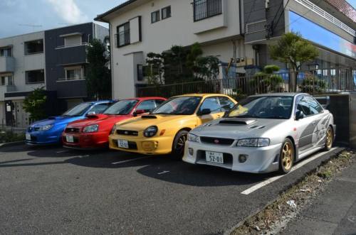 zneku:
“ redlinerevs:
“ Almost “all the special S20x model imprezas all lined up together, in order, in one place…”
S201 (classic impreza), S202 (bugeye), S203 (blobeye), S204 (hawkeye)
”
the always based S line
”