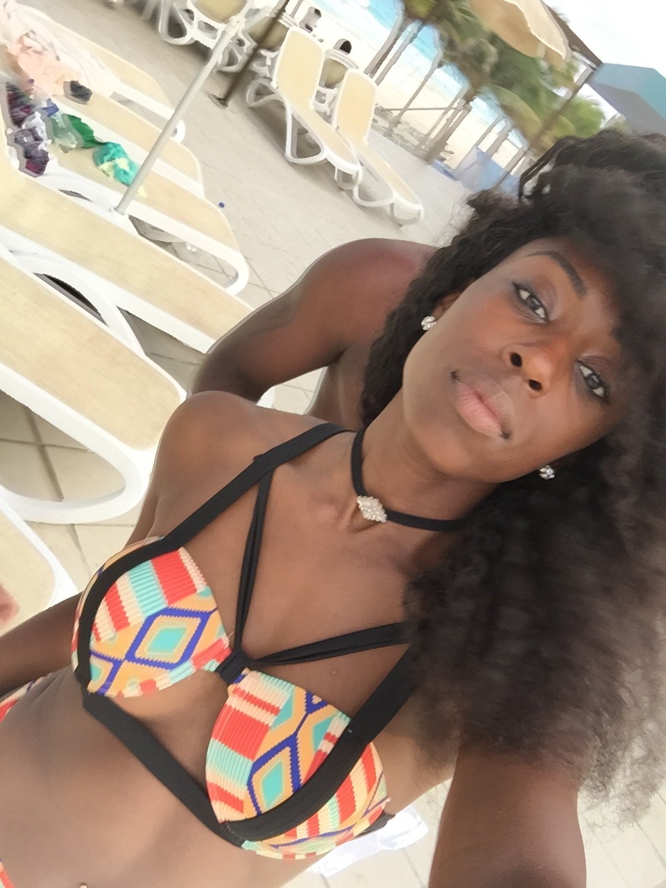 nexxesgoddess:  Just when I thought I couldn’t get any darker!!! The sun is eating