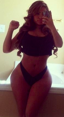 thickazzgurlz:  Thickazzgurlz