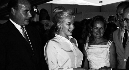 Not really into MMonroe but she looks soooo pretty in these pics