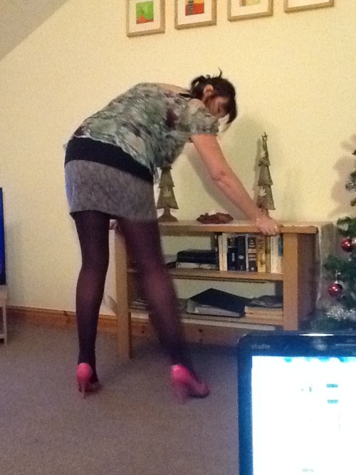 kate-nylonette: My Pink Heels in use! ;-) x