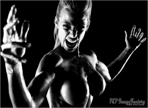 femalehardbodies: Stefanie Richard