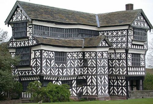 irisharchaeology:

Little Moreton Hall, Cheshire England. This beautiful, half-timbered house dates from the 16th century. It was built by William Moreton and remained in his family until 1938 when the building was handed over to the English National Trust.Photo: Christine-Ann Martin CC BY-SA 3.0 #MMmmmm i dont.. know how I feel.. about thi #house#houses#architecture