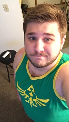acman39:  boredgaycub:  Happy friday   Appreciate the shirt, and the sexy man wearing it ;P