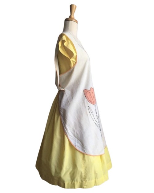 rabbitgonerogue:Sweet, vintage 70s apron. Looks adorable over dresses. Available in the Etsy shop!