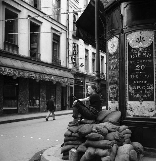 bag-of-dirt:  A sentry of the French Resistance keeps an eye out for German and French collaboration