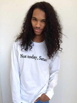 stopwhitepeopleforever:  jordunlove:  In honor of Tumblr’s Blackout, here’s my favorite way to wear my hair, natural! 😁  I LOVE YOU!!!!!! FUCK IT UP!!!!!!!!  