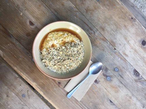 ceremony, auckland // oat + chia porridge with sweet dukkah and burnt honey