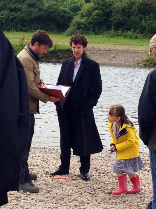 rox712: #LittleEurus #indicawatson prepares to run circles around #BenedictCumberbatch in #Sherlock 