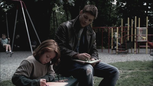 coolmomdean:while we’re talking about artist!dean how about some dead in the water