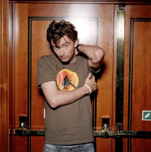 tennydr10confidential:  David Tennant pose that drives me crazy-When he puts one arm and/or hand behind his head.  