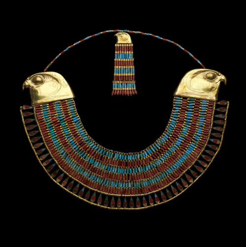 egypt-museum: Usekh collar of Neferuptah Usekh collar belonging to Princess Neferuptah (gold, carnel