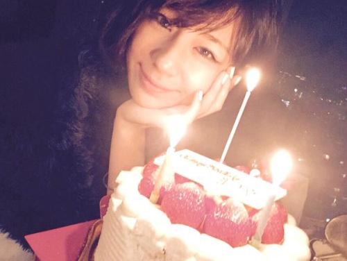 Nishiuchi Mariya’s 21st birthday today! “21歳になりました！！ 沢山の感謝と愛を胸に。。 ありがとう。 今母からの手紙で号泣中！笑 お