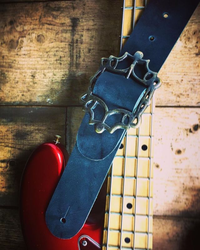 Pirate guitar strap . 🎸Beautiful handmade guitar straps For sale on Etsy: ‪https://www.etsy.com/de/shop/vanderValkArt?ref=search_shop_redirect‬  #artisanguitarstraps #guitarfashion #dutchdesign #vandervalk #vandervalk-art #vandervalkstraps #vandervalkguitarstraps #handmadeguitarstraps #etsy #bassplayer #guitarplayer #bassist #guitarist #femalebassplayer #femaleguitarist #gitarrengurt #bassporn #guitarporn #guitargear #bassgear #guitarlove #basslove #electricguitar #acousticguitar #epiphone #gibson #fender https://www.instagram.com/p/CY8buU_M-zX/?utm_medium=tumblr #artisanguitarstraps#guitarfashion#dutchdesign#vandervalk#vandervalkstraps#vandervalkguitarstraps#handmadeguitarstraps#etsy#bassplayer#guitarplayer#bassist#guitarist#femalebassplayer#femaleguitarist#gitarrengurt#bassporn#guitarporn#guitargear#bassgear#guitarlove#basslove#electricguitar#acousticguitar#epiphone#gibson#fender