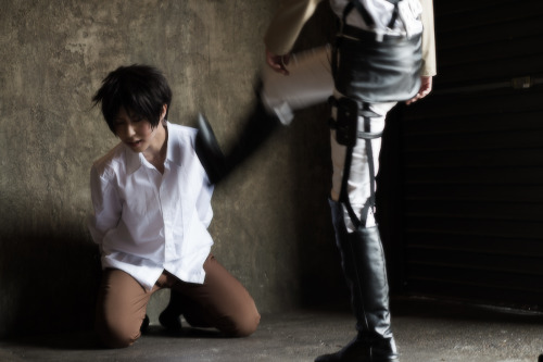 cosplayando:  more Shingeki no Kyoujin cosplay 