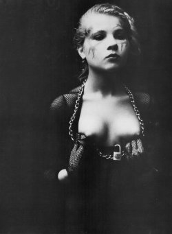 whennightclosesin:  ph Irina Ionesco 