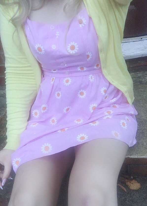 brat-grrl2:&amp; i love to live so pleasantlylive this life of luxurylazing on