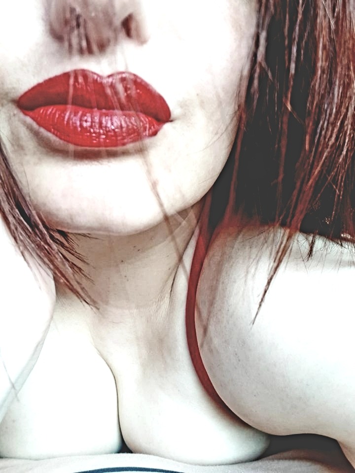 brujitaluni:  Si usted no tiene una sonrisa☺☺☺, te voy a dar un😊 de los
